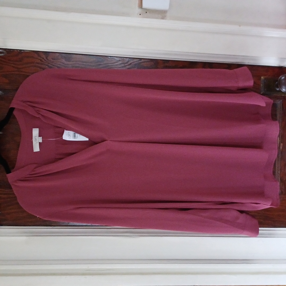 Sold on m e r c a r i Loft | blouse vneck - Picture 2 of 6